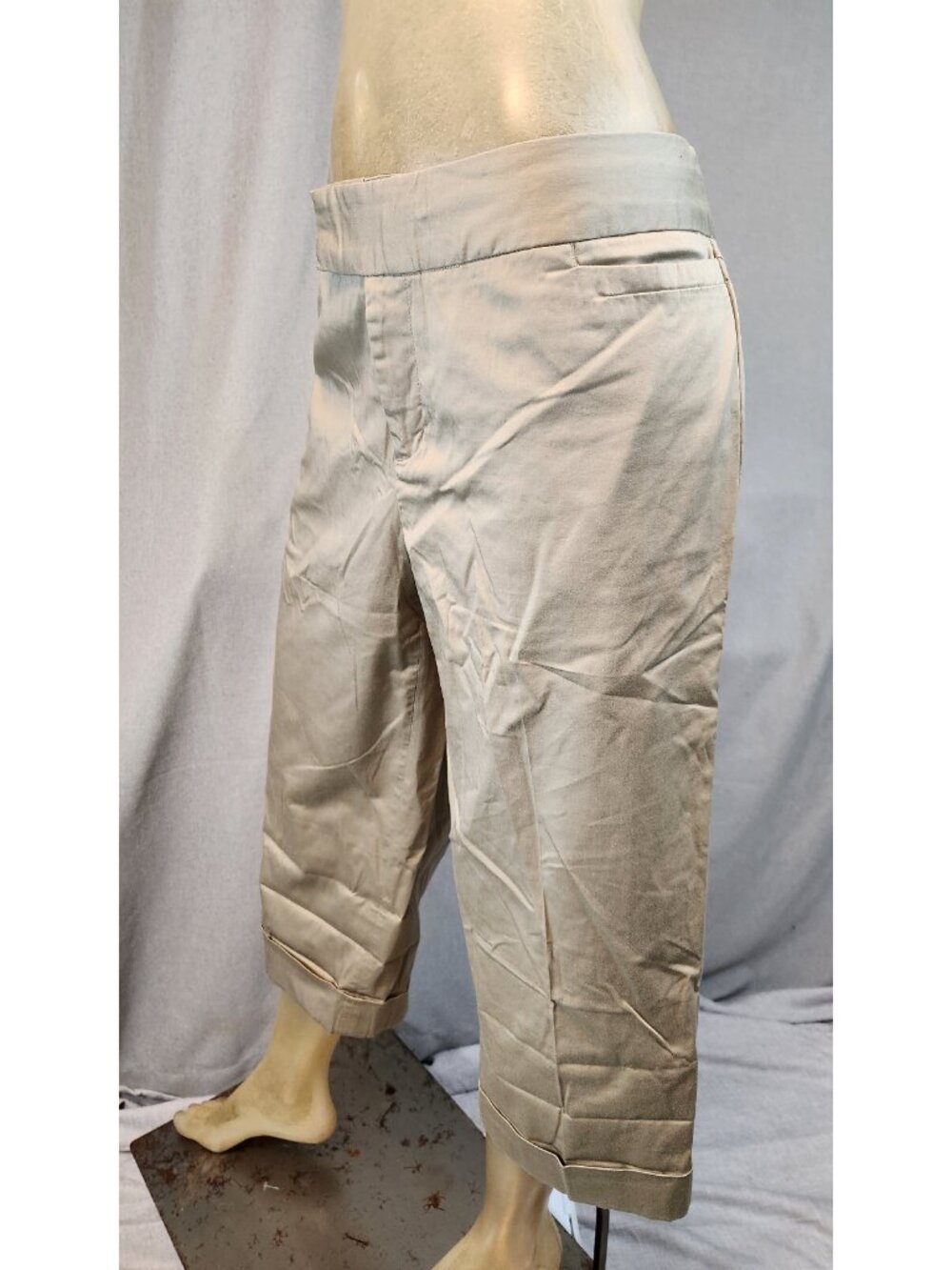 Merona Size 12 LARGE Khaki Flat Front Cropped Capri Pants Slacks Womens - Picture 4 of 5